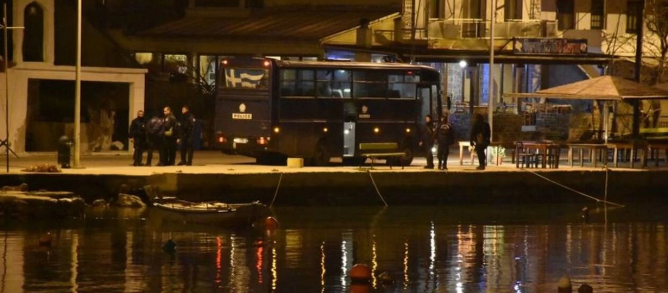 Eπεισόδια στην Λέσβο - Εξέγερση των κατοίκων κατά της κατασκευής «δομών φιλοξενίας» αλλοδαπών (βίντεο)